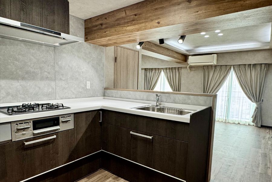 ゆったりとして機能性を重視したL型キッチン マンションリノベーション施工例